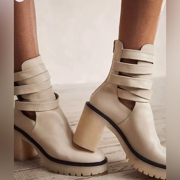 NEW 39.5 Free People Jesse Cutout Ankle Boots Leather Off-White Lug Sole Strappy - Picture 3 of 13